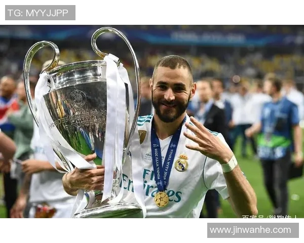 巴萨解雨亭欧冠头疼：曼联男仆强求特色内裤刷遍伯纳乌