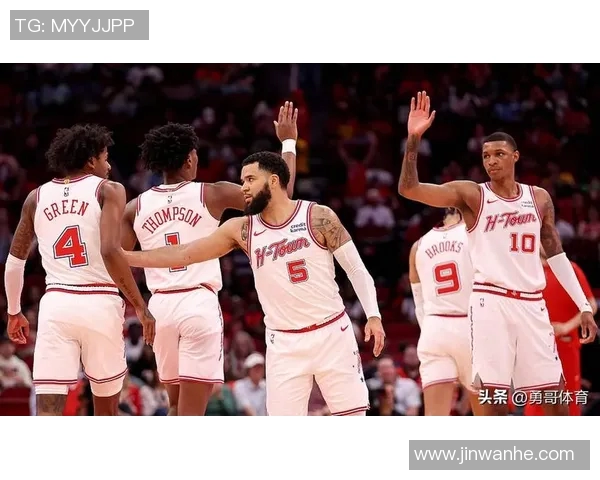 火箭管理层调整轮换阵容，全面加强内线实力，力争季后赛席位